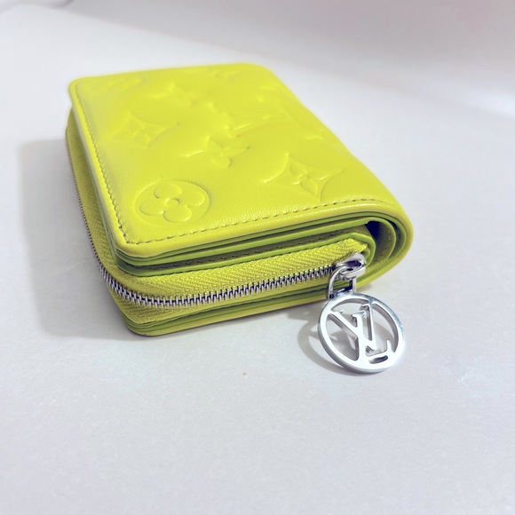 RARE LV Lou Coussin Wallet in Acid Green Authentic Louis Vuitton RFID Microchip - Picture 2 of 7
